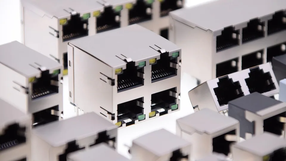 Nätverksuttag av RJ45-typ i närbild